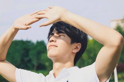 廖凡方强烈回应不实传闻 娱乐圈吃瓜话题升温