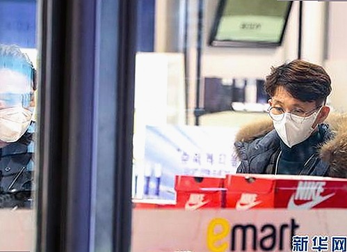 韩国娱乐圈背后的明星奋斗与争议：光鲜背后的真实故事