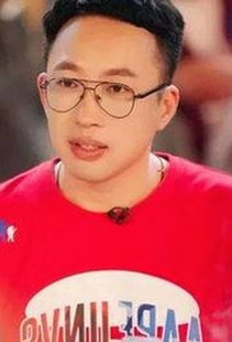 从甜蜜瓜田到幕后揭秘：娱乐圈明星的那些话题热议