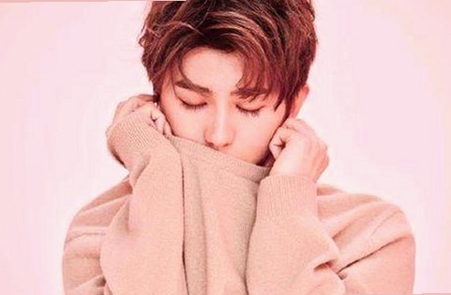 从甜蜜瓜田到幕后揭秘：娱乐圈明星的那些话题热议