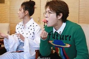 网红热门事件背后的明星真实面：揭秘娱乐圈的“吃瓜”生活